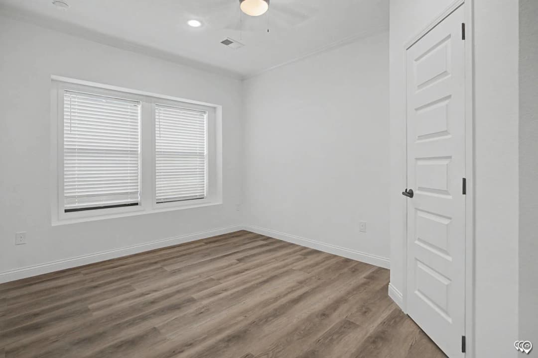 Pri3284-2075 bedroom home features