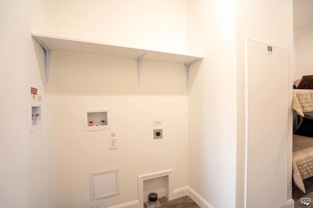 Pri1680-1031 interior home features