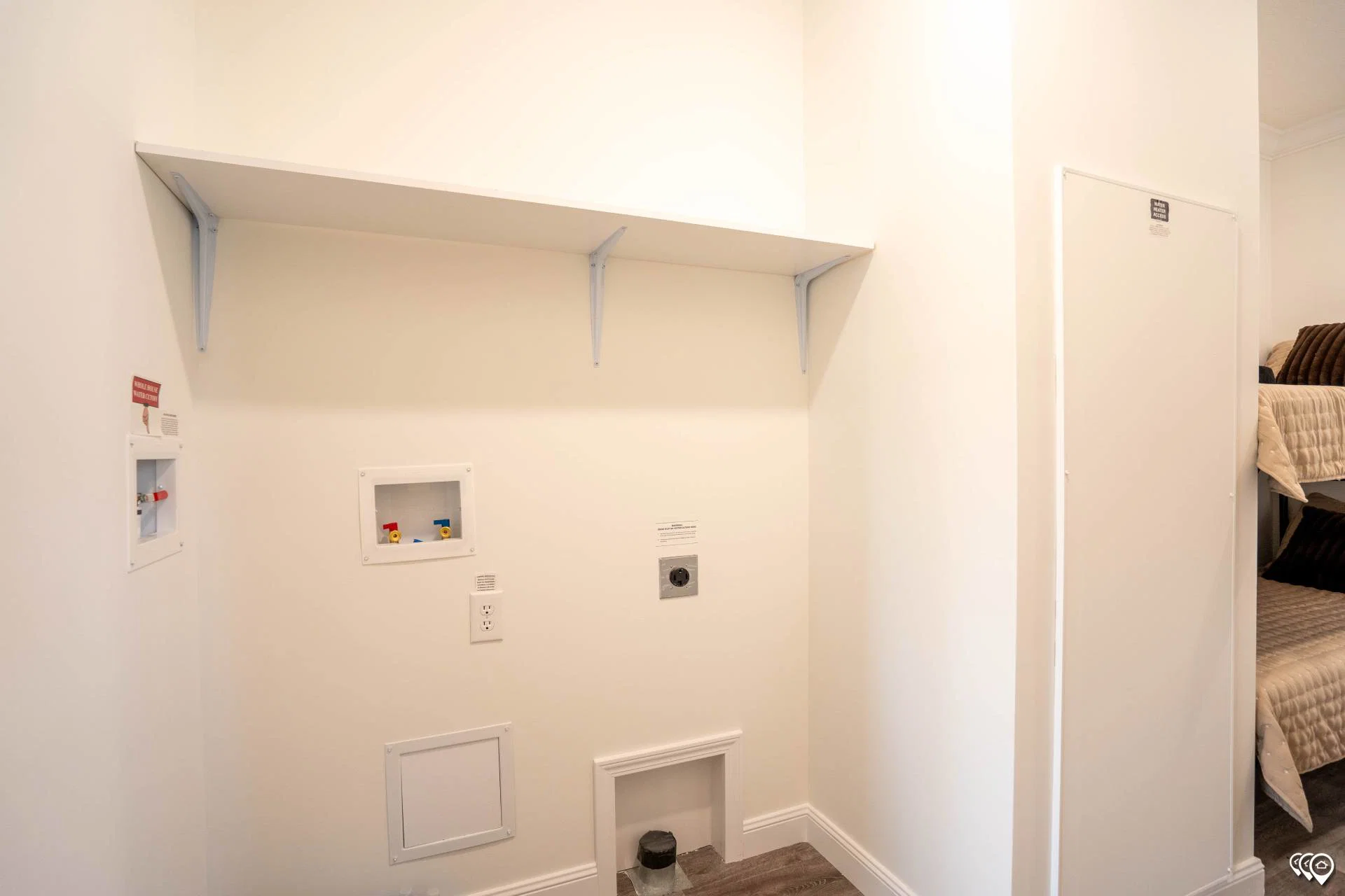 Pri1680-1031 interior home features