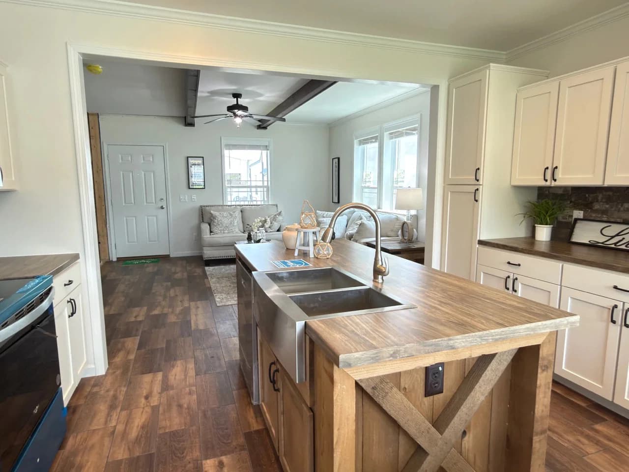 The haven b kitchen home features