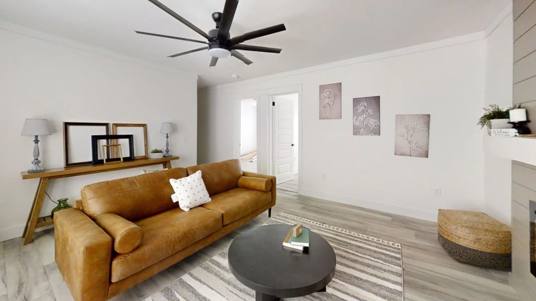 The king david 76 interior home features