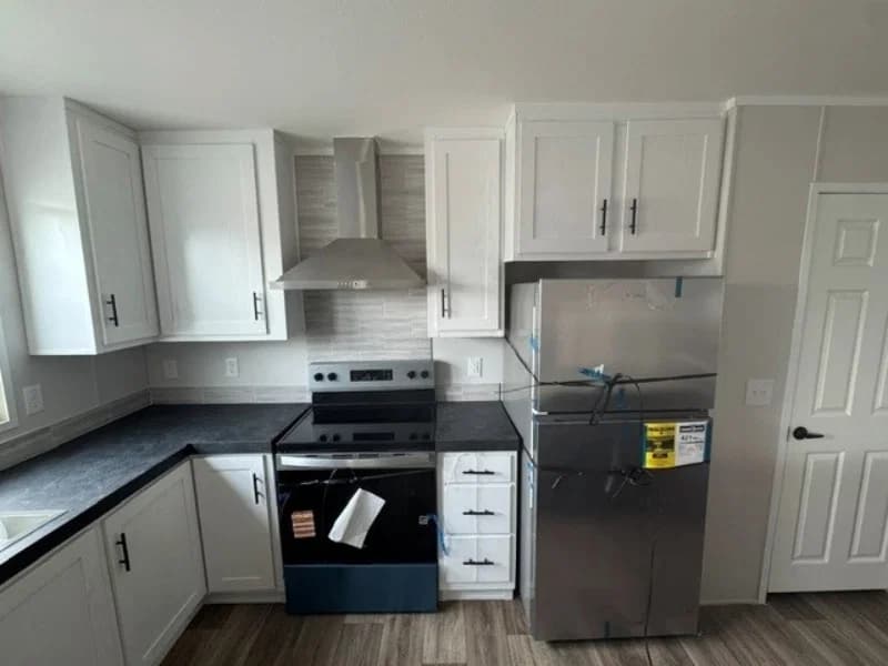 Vantage 32563n kitchen home features