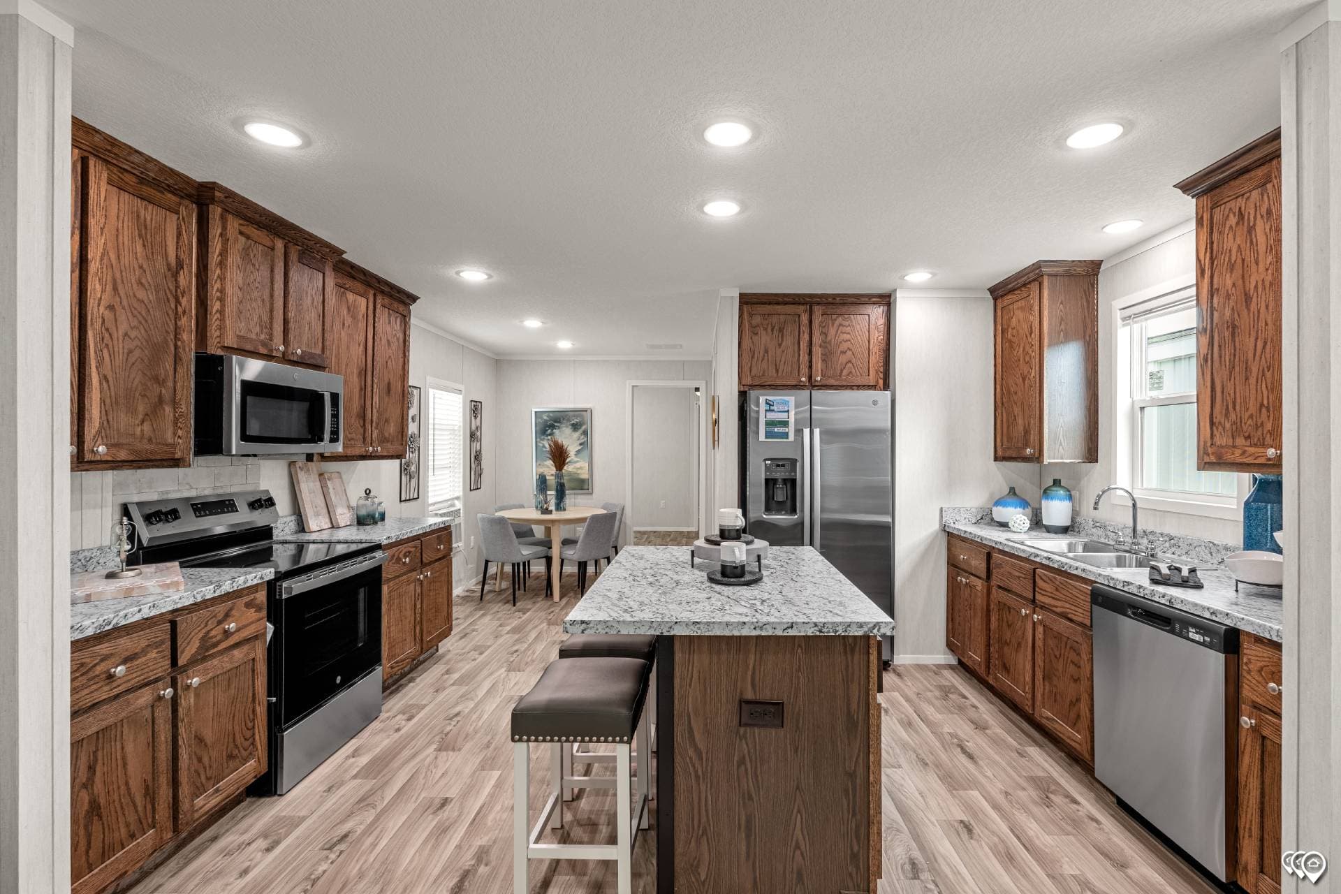 Arc1680-8018 kitchen home features