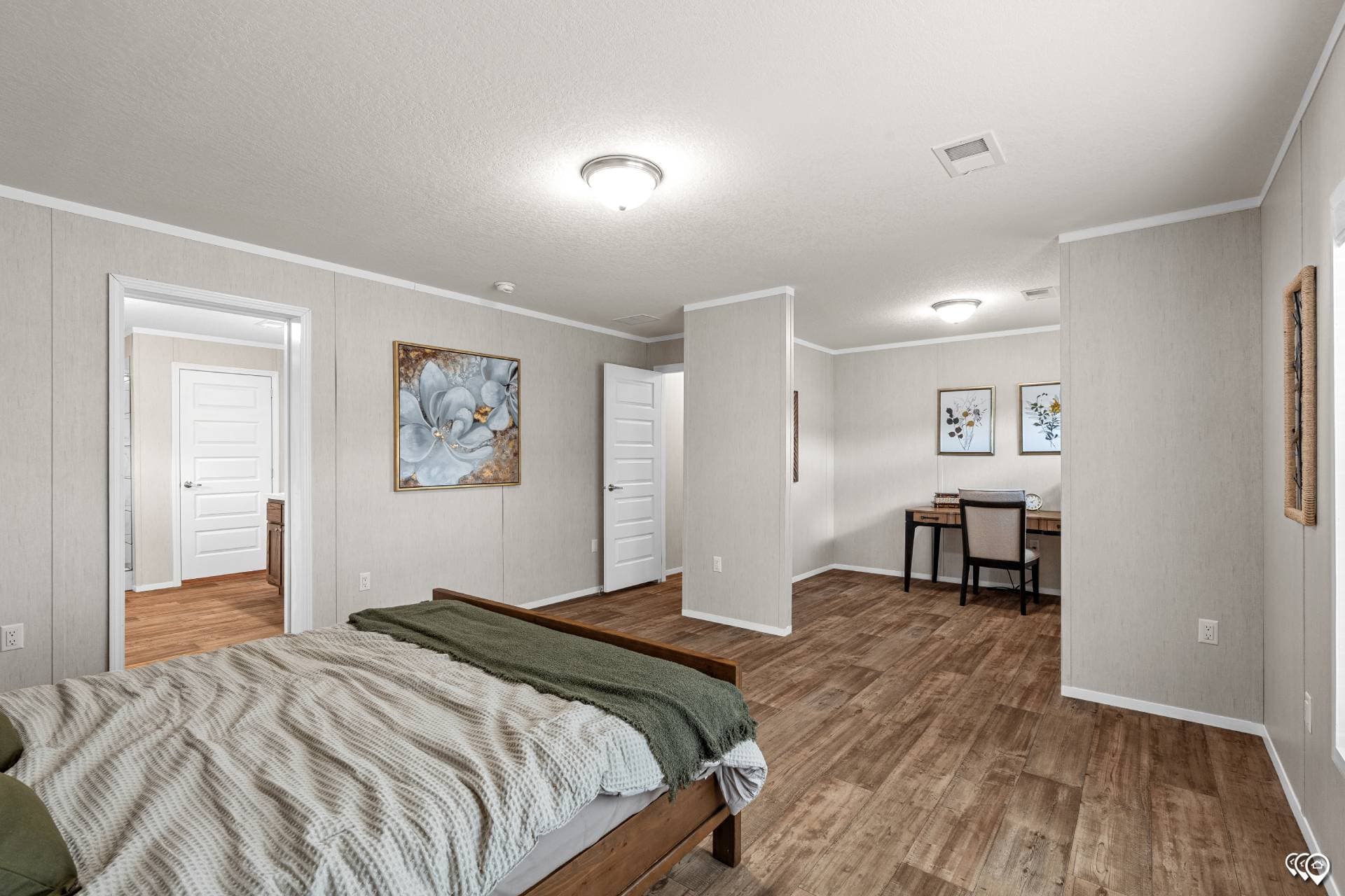 Arc3274-9012 bedroom home features