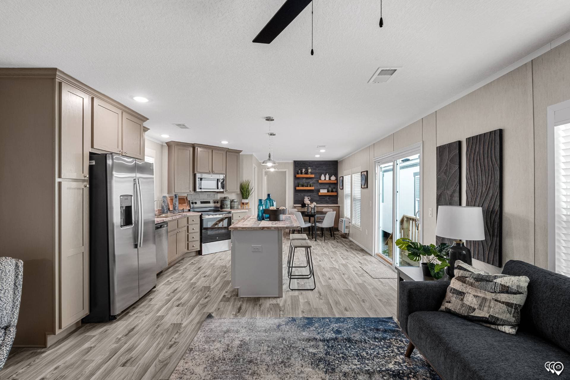 Arc1680-8004 interior home features
