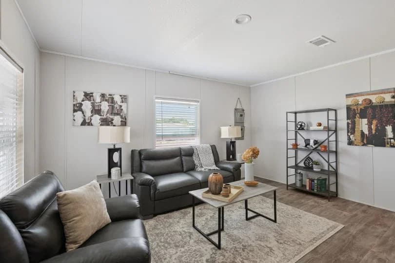 Valuhomes 28724p living room home features