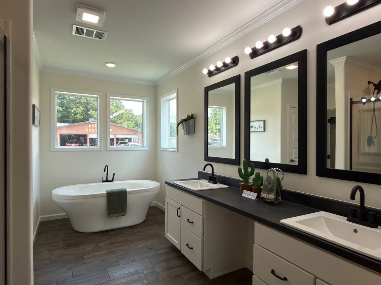 The oasis b  home features