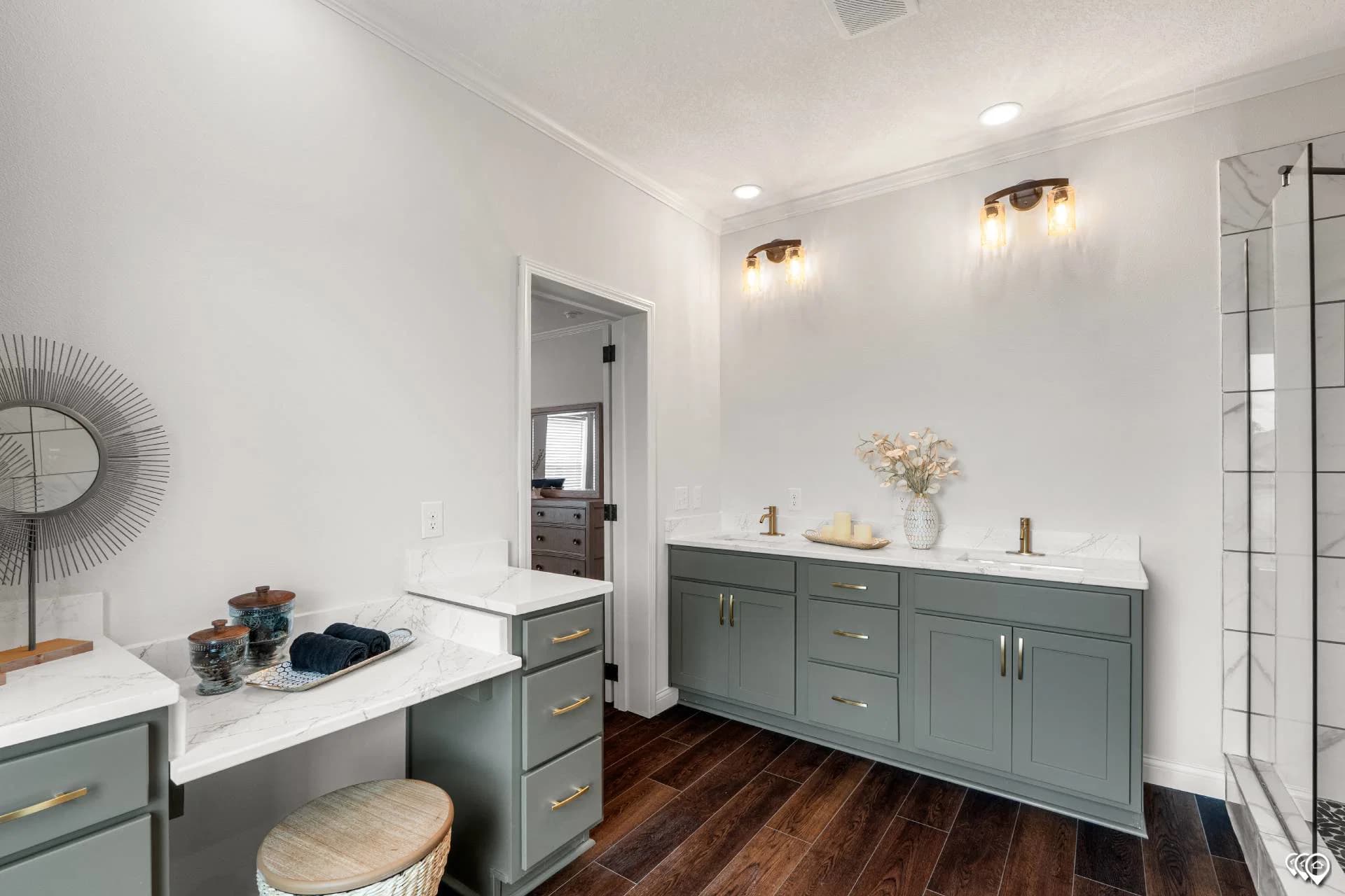 Pri3284-2074 interior and bathroom home features
