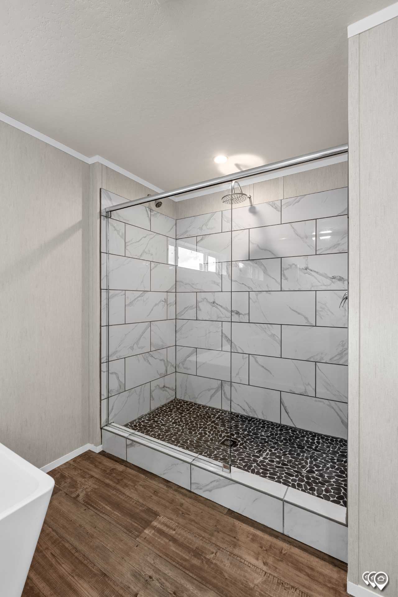 Arc3274-9012 bathroom home features