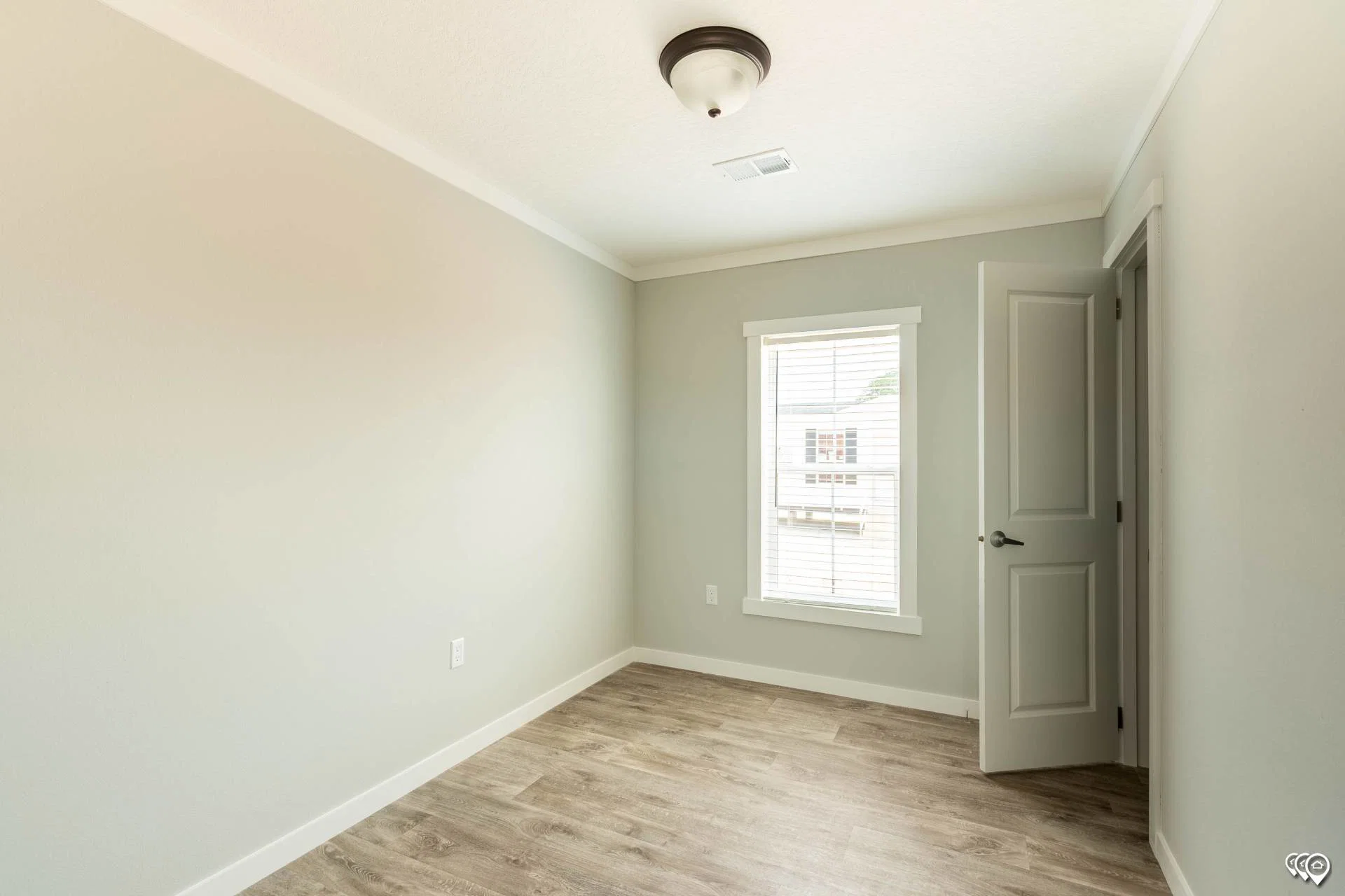 Pri1680-104 interior home features
