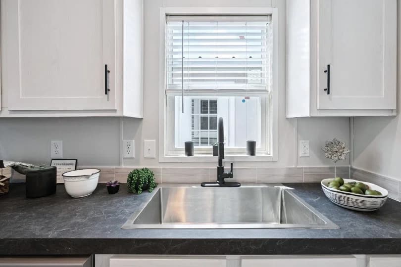 Valor 16763n kitchen home features
