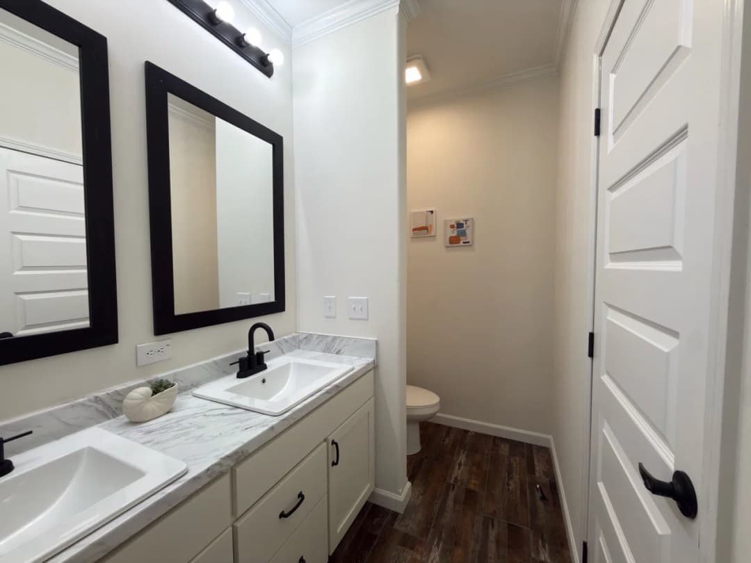 Briarritz b bathroom home features