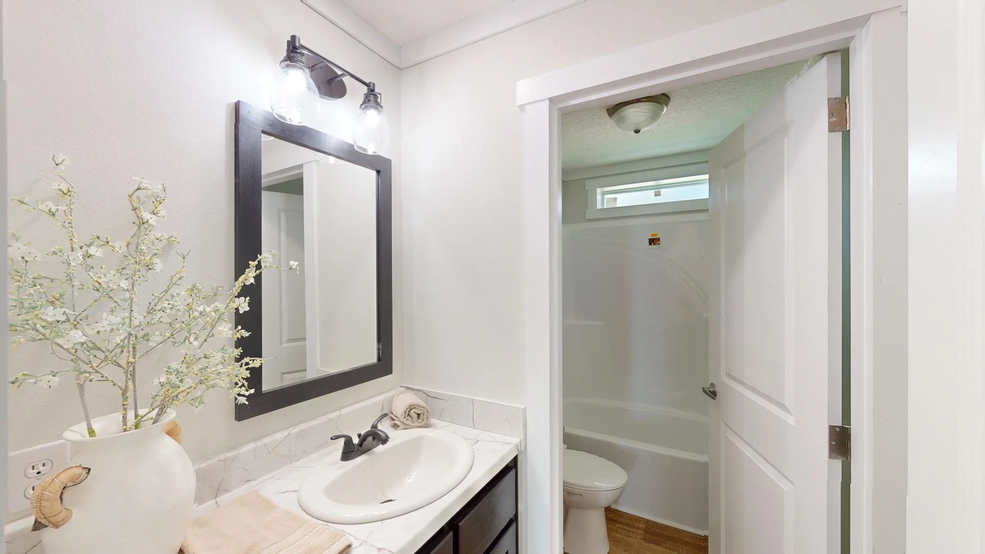 Pri3264-200 (the elijah) bathroom home features