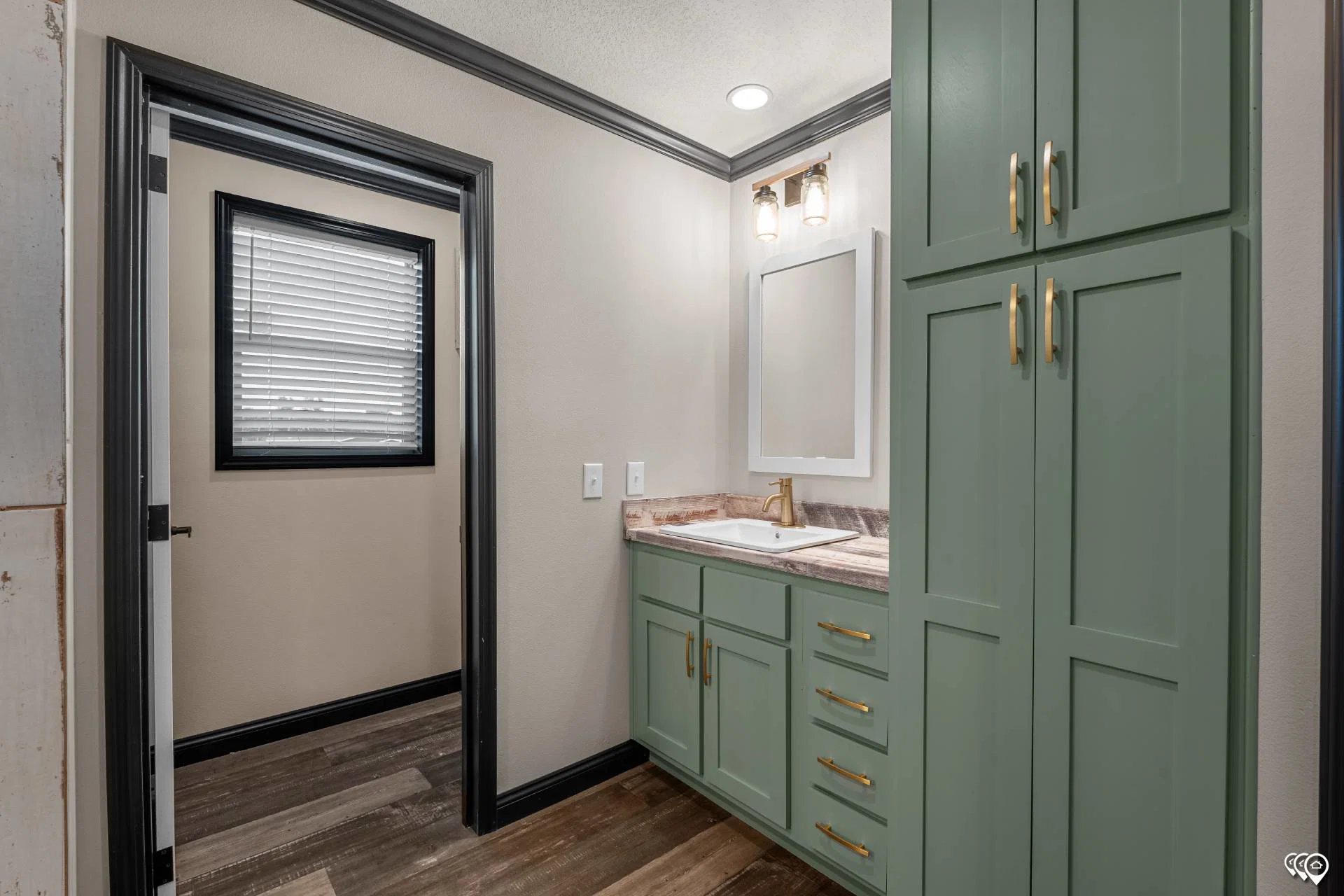 Pri3270-2050 bathroom home features