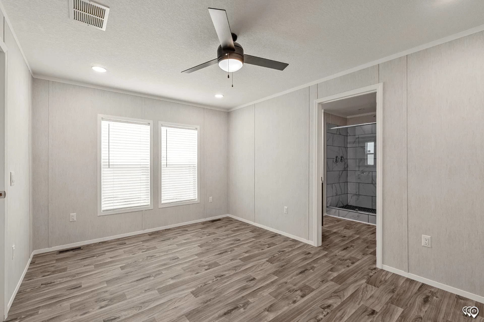 Arc1680-8018 interior home features