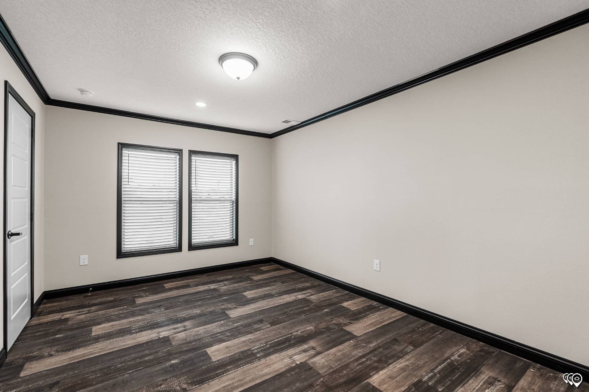 Pri3270-2050 bedroom home features