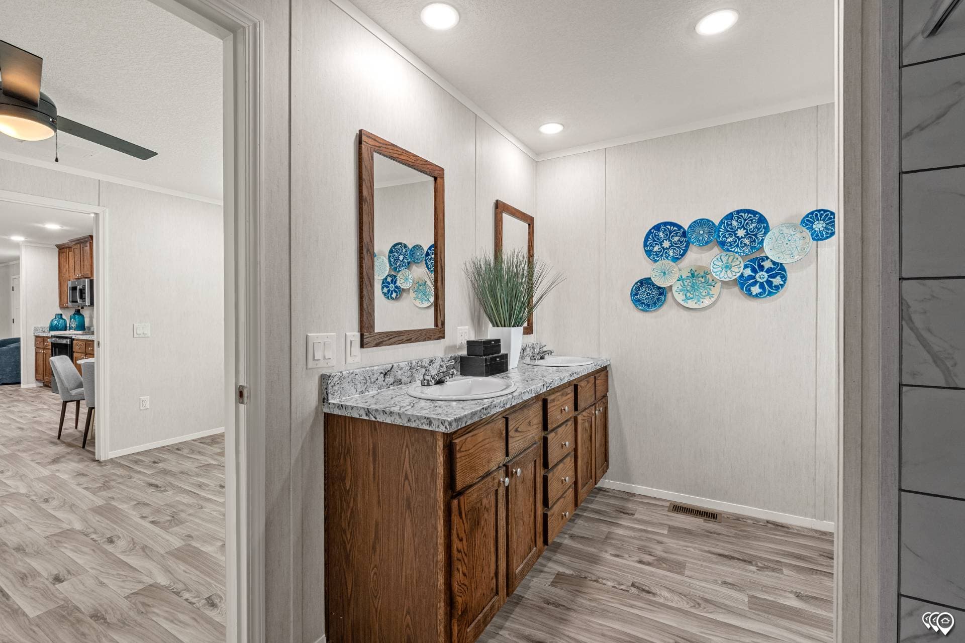 Arc1680-8018 bathroom home features
