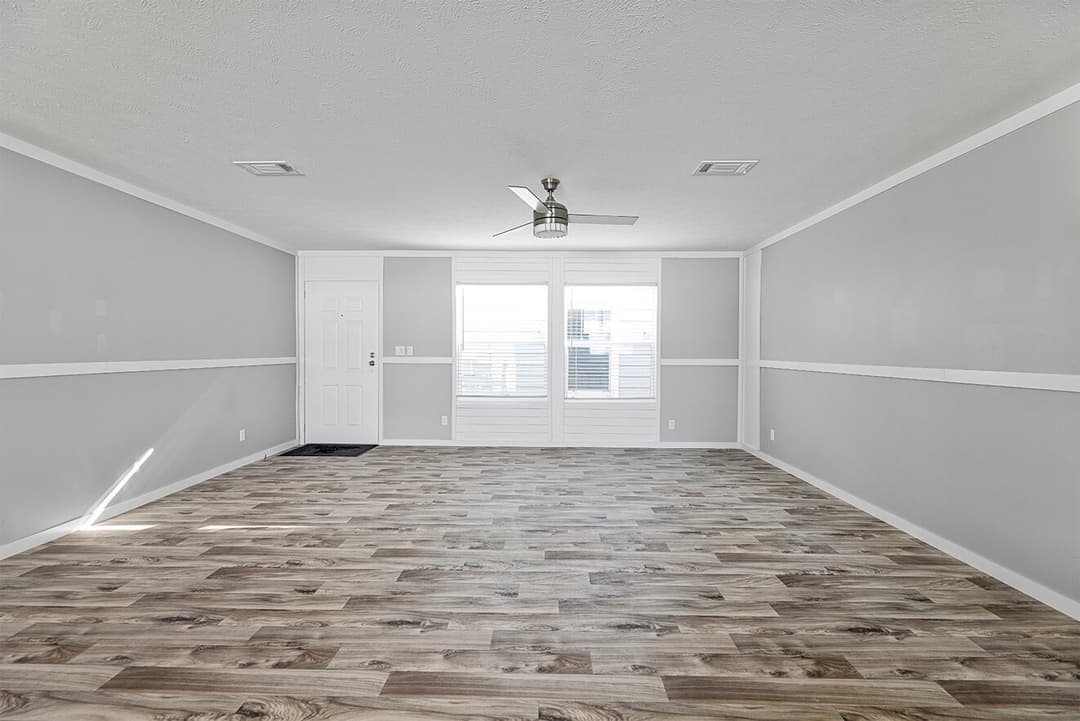 Valu maxx premier 32684e bedroom home features