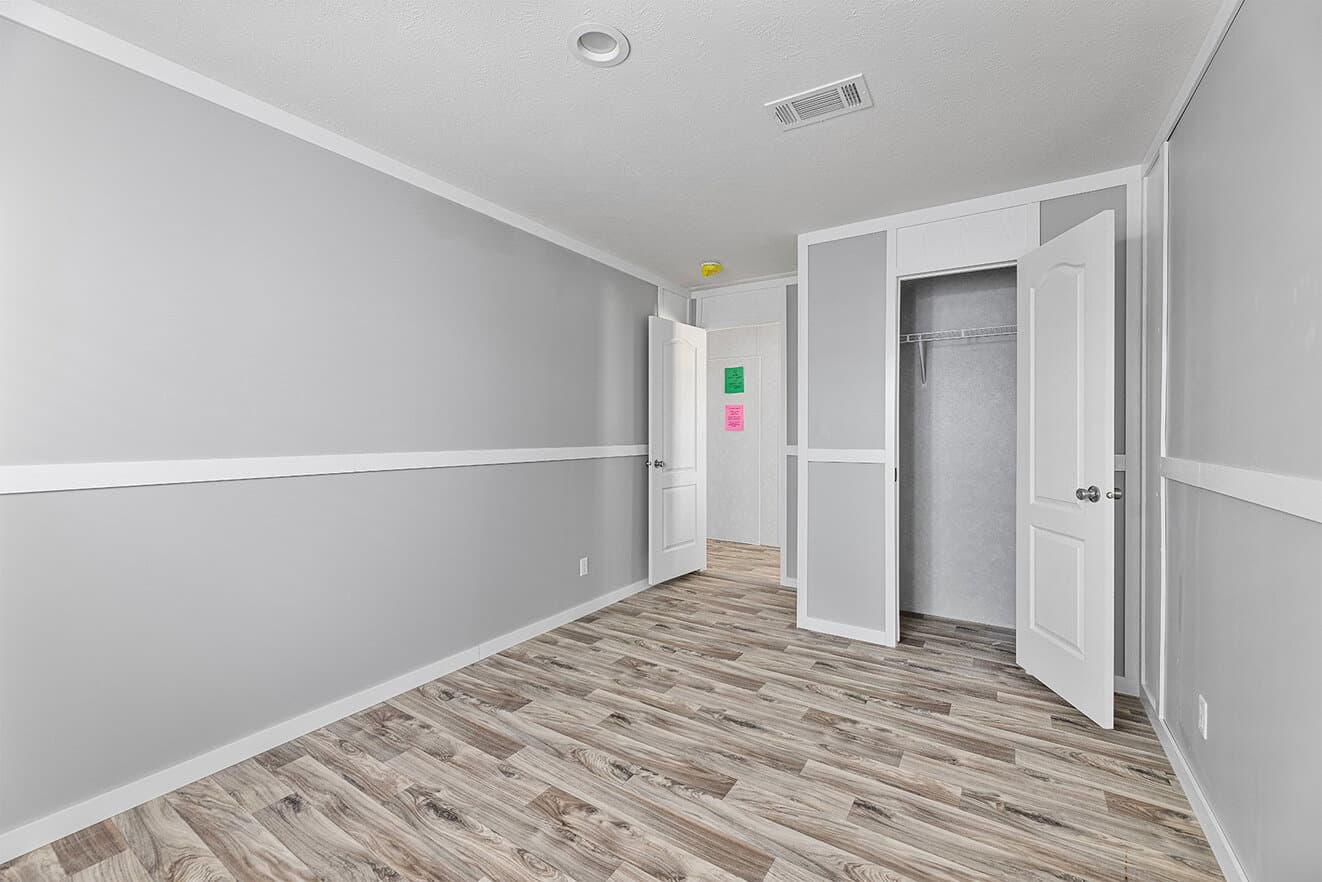 Valu maxx premier 32684e bedroom home features
