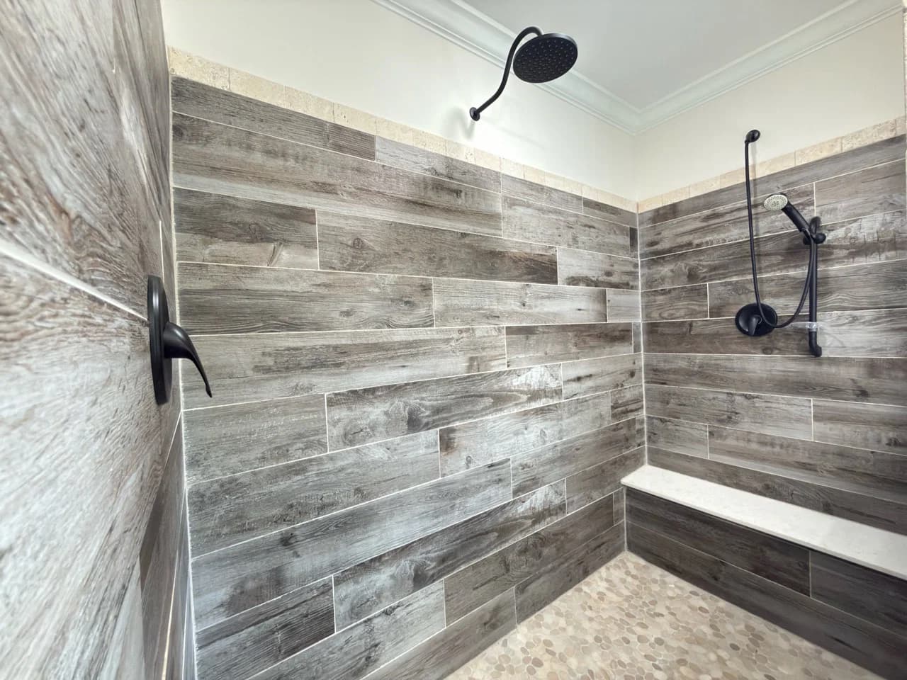 Orchard house (porch) bathroom home features