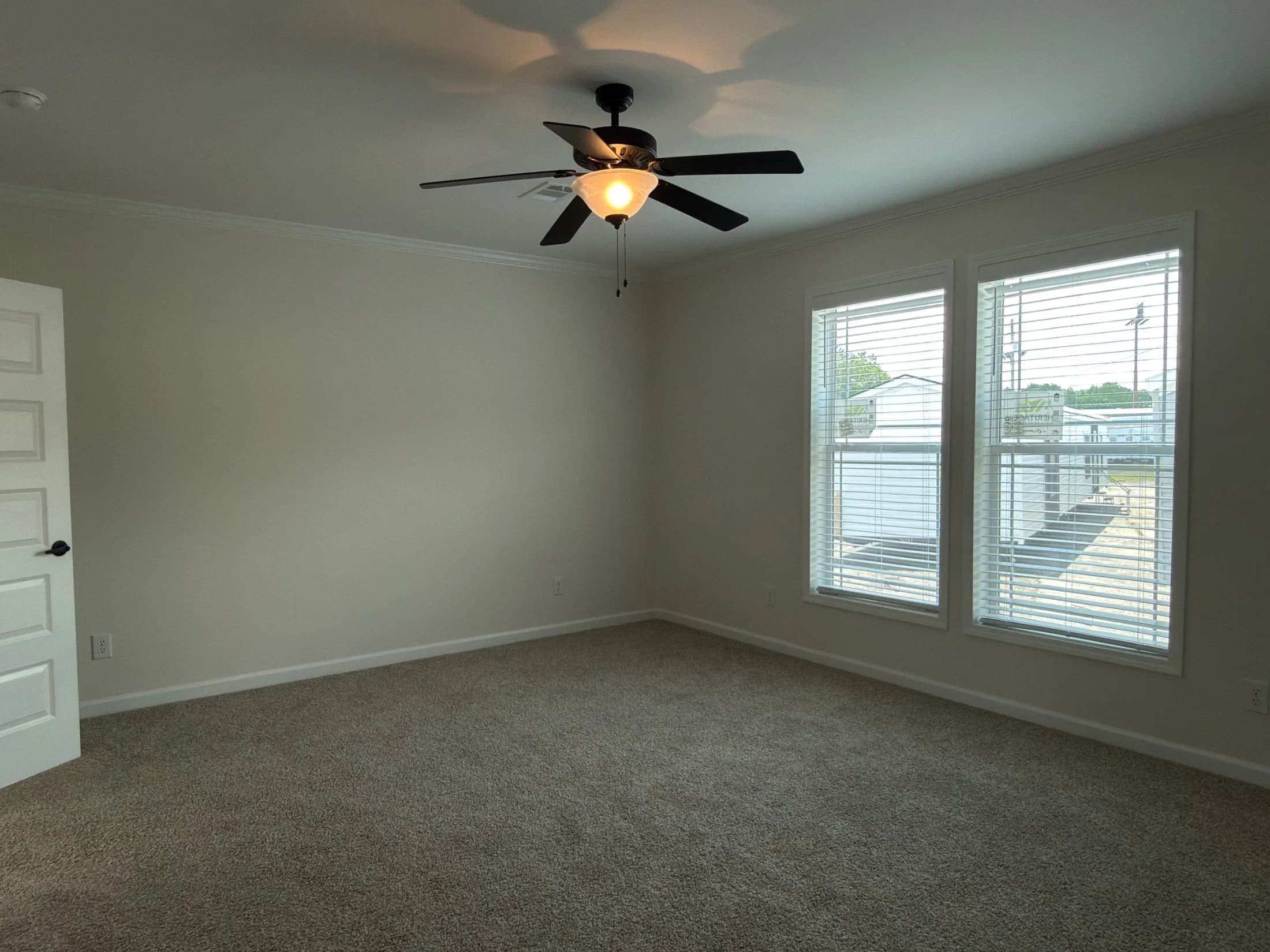 The oasis b  home features