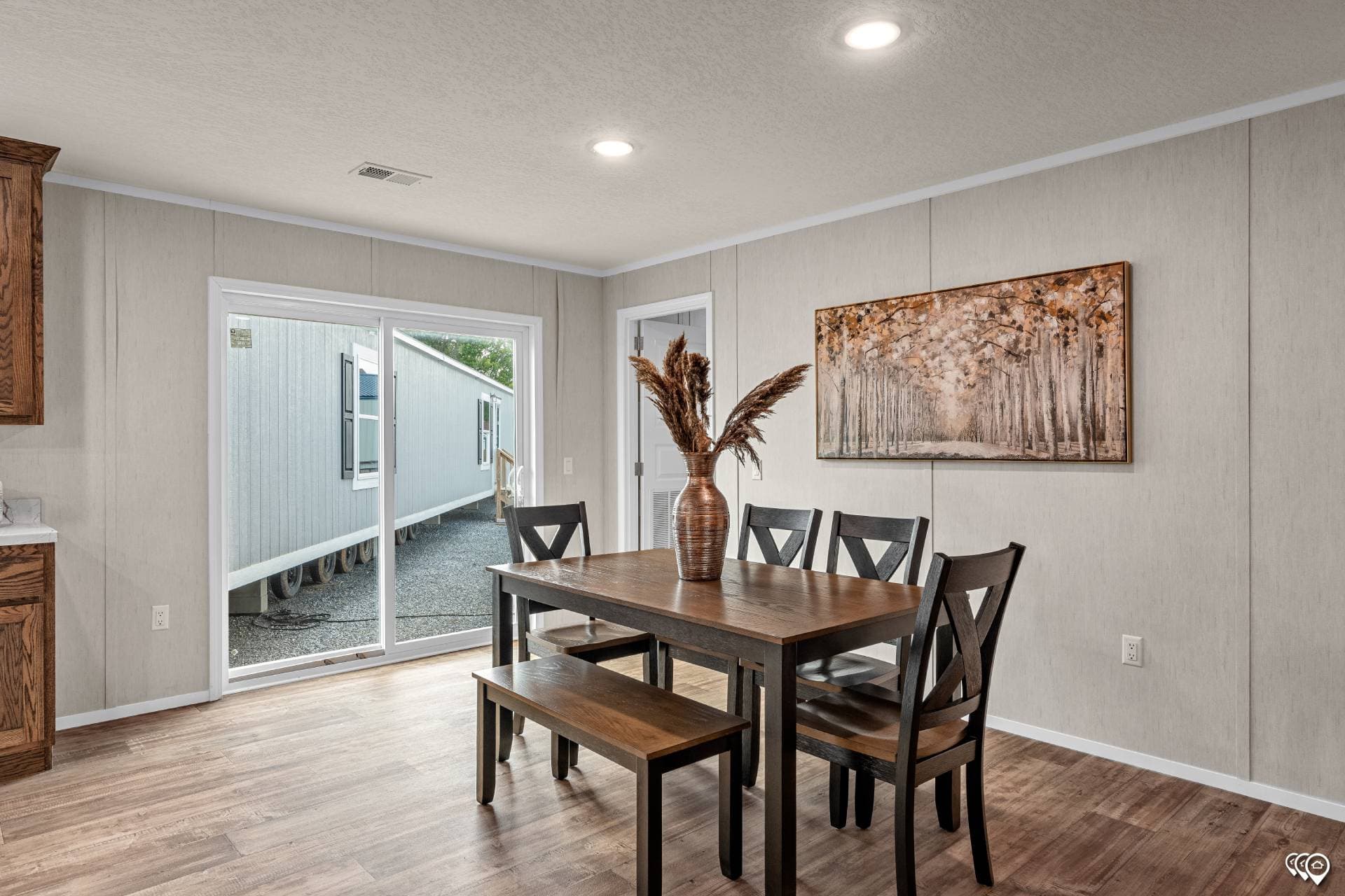 Arc3274-9012 interior home features