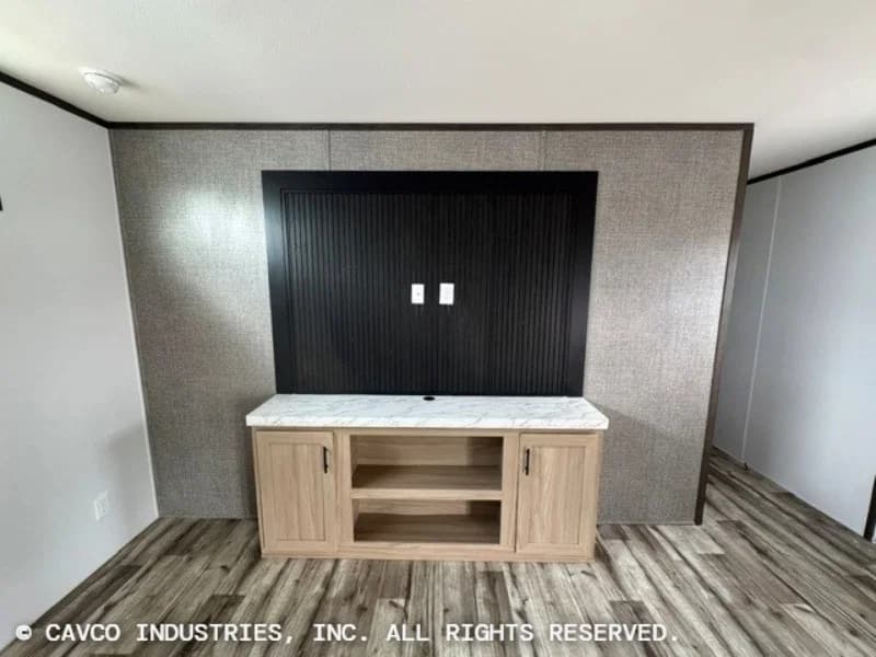 Landmark 16763b living room home features