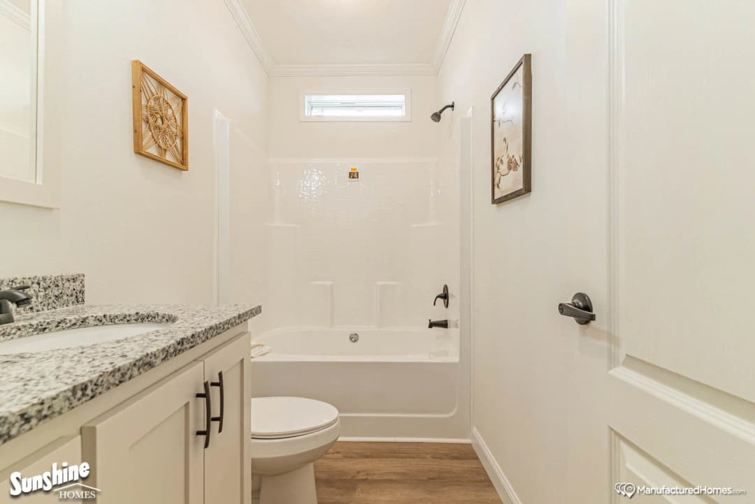 Pri3284-2058 bathroom home features
