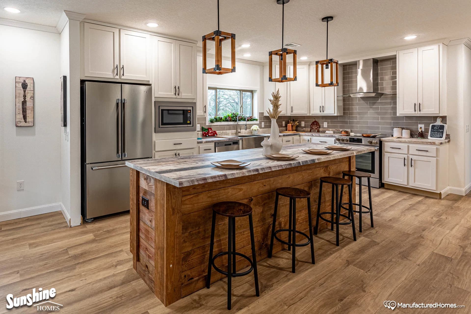 Pri3284-2015 kitchen and hero home features