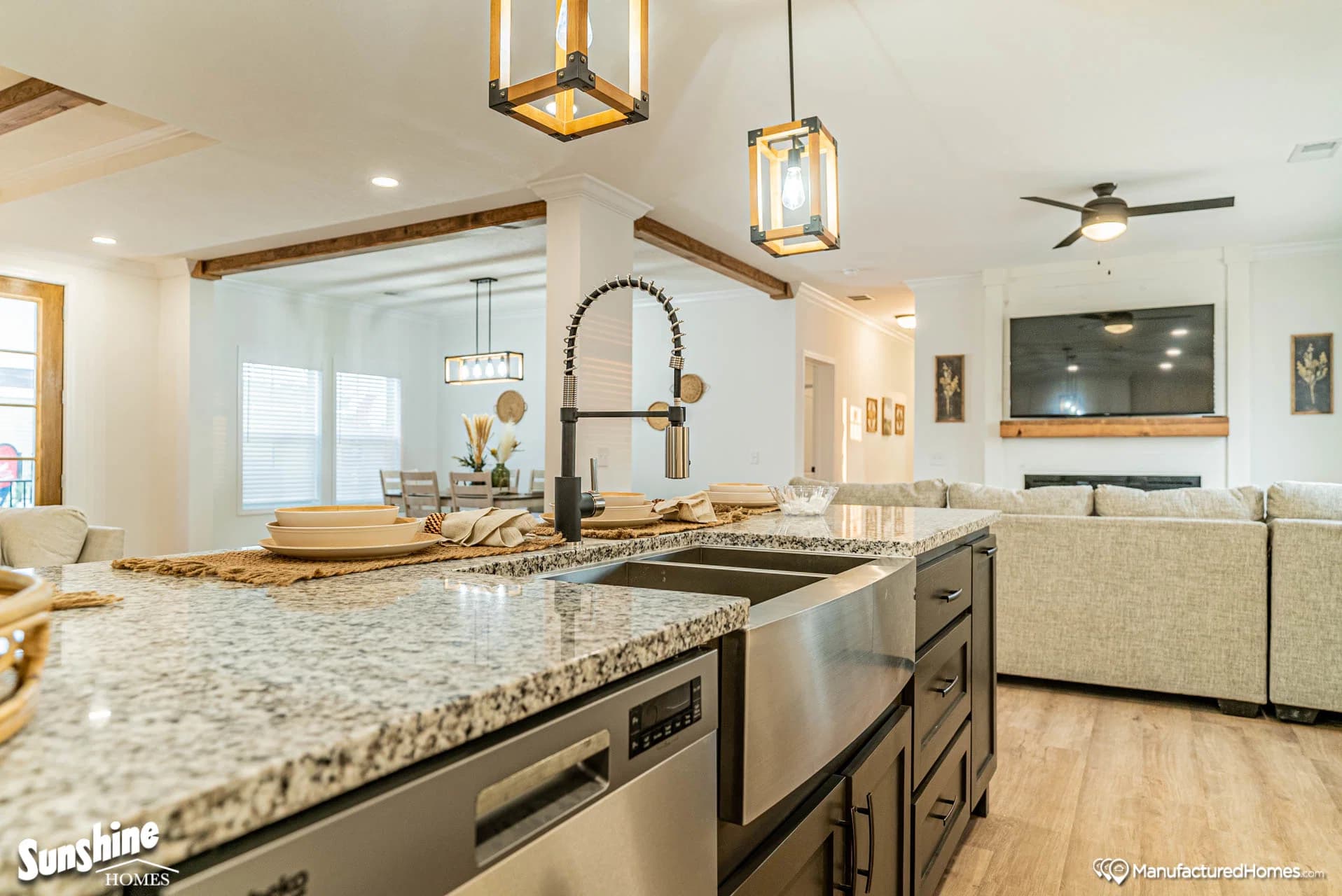 Pri3284-2058 kitchen home features