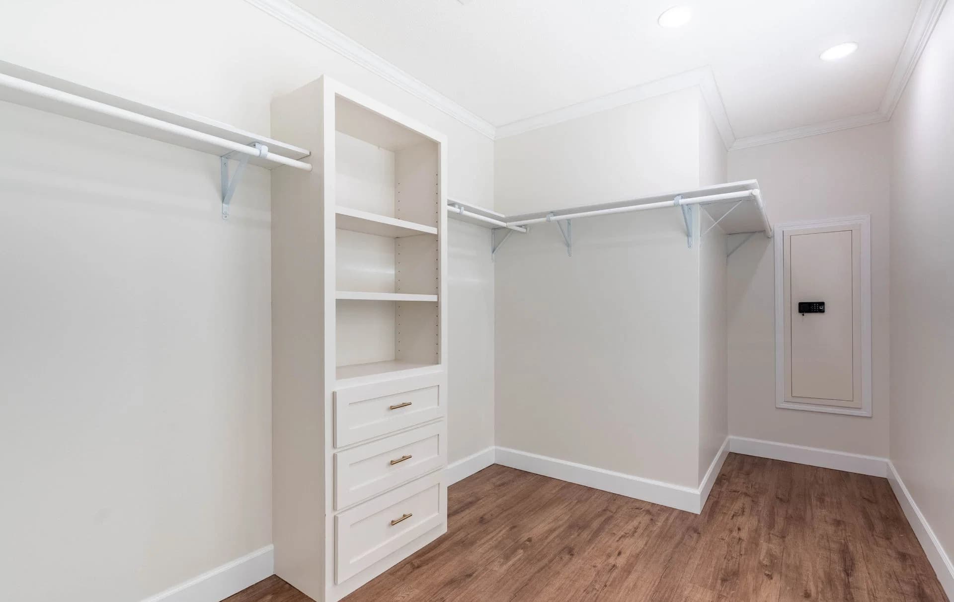 The bethel interior home features