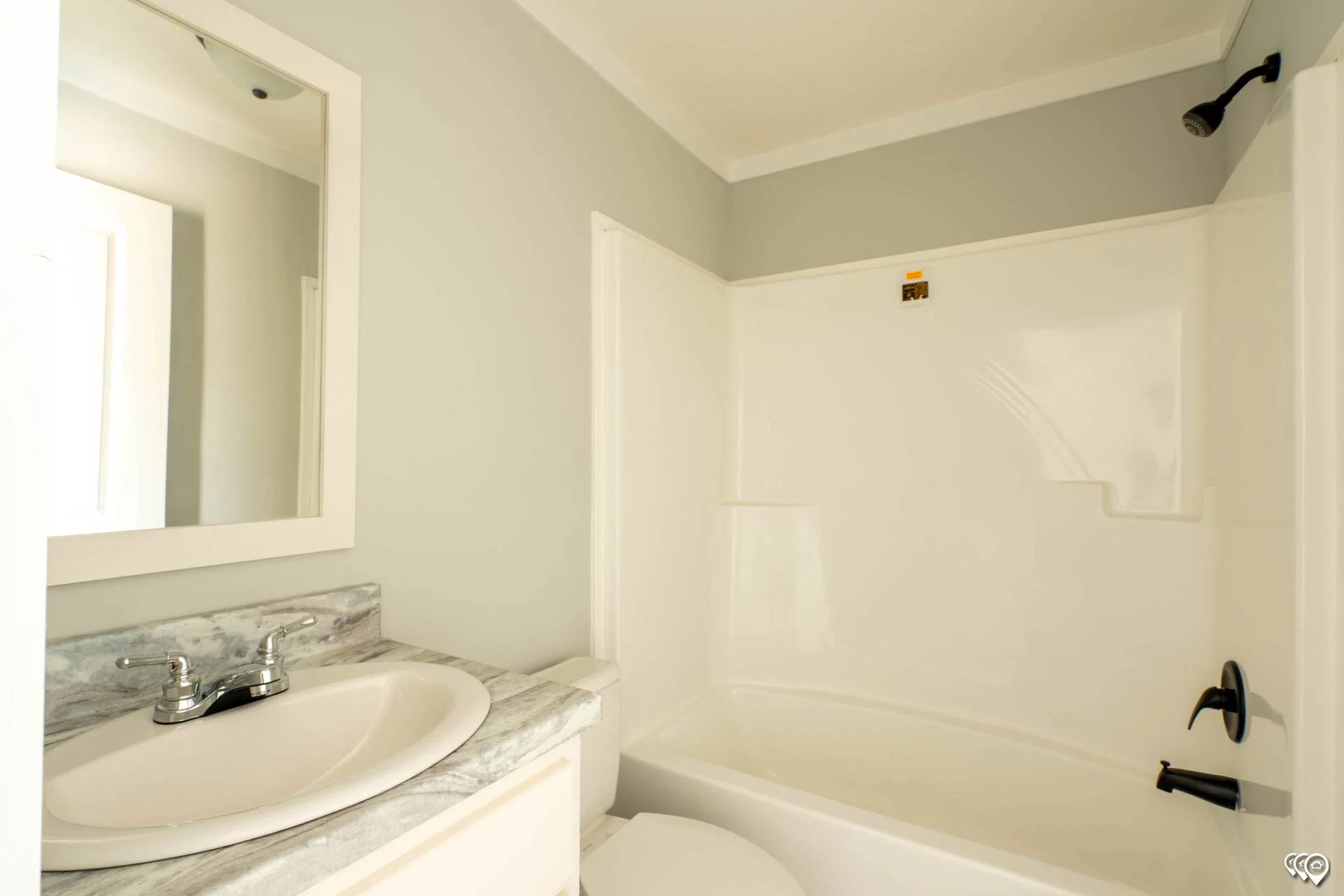 Pri1680-104 bathroom home features