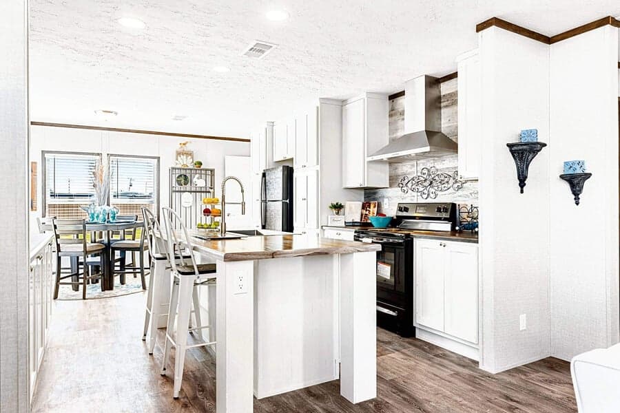 Majestic kitchen home features