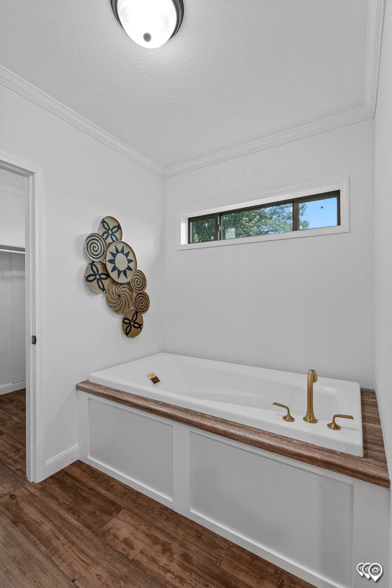 Pri3284-2010 bathroom home features