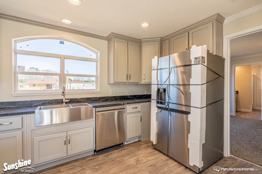 Pri1684-1009 kitchen home features
