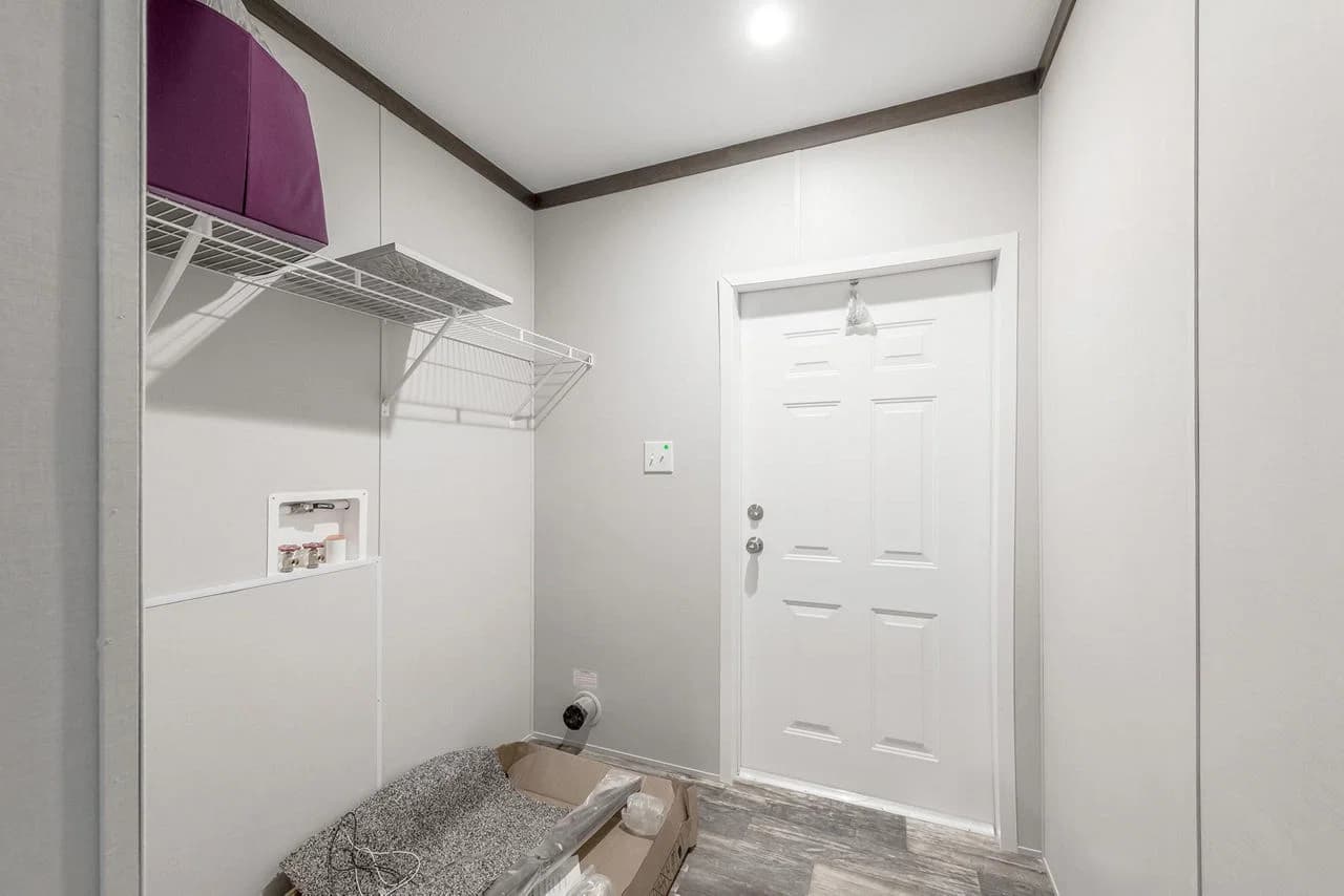 Canal interior home features