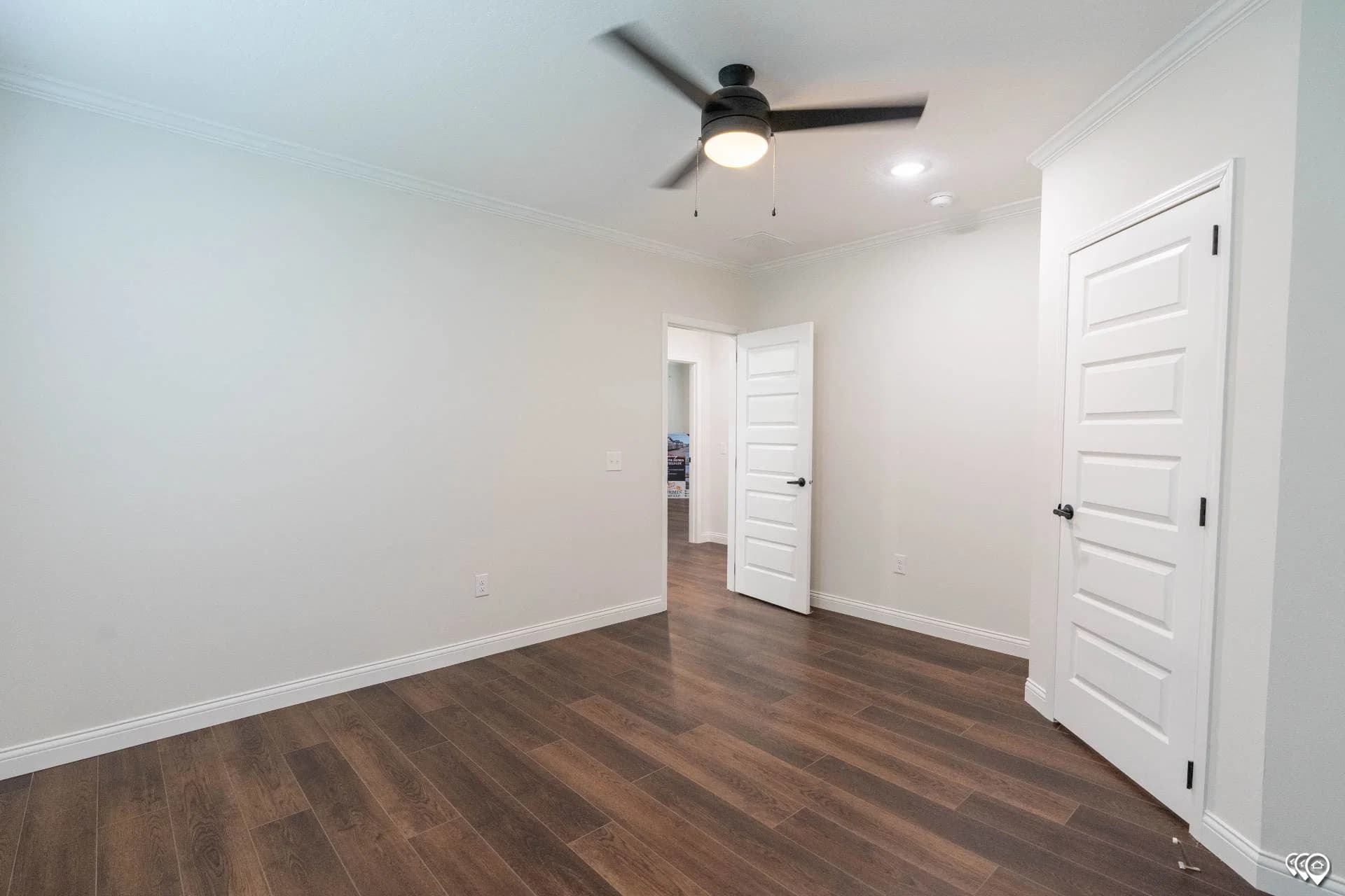 Pri3284-2074 bedroom home features
