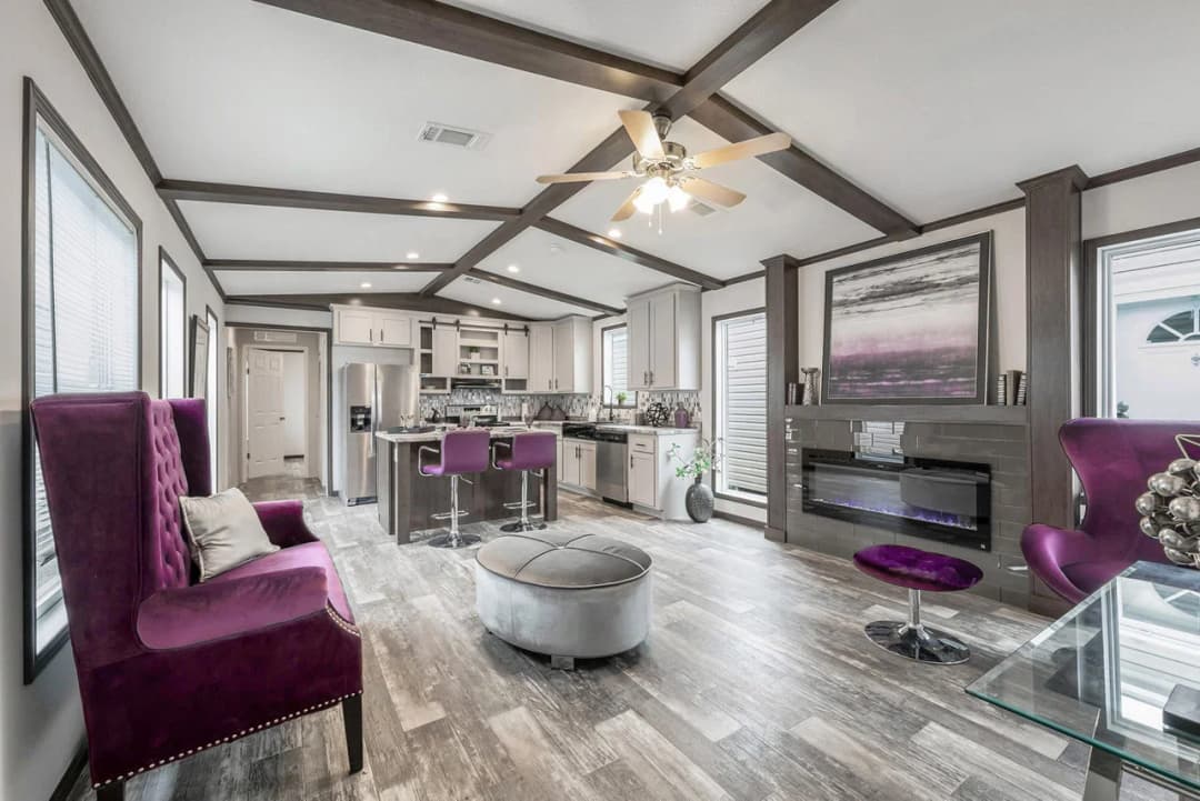 Canal interior home features