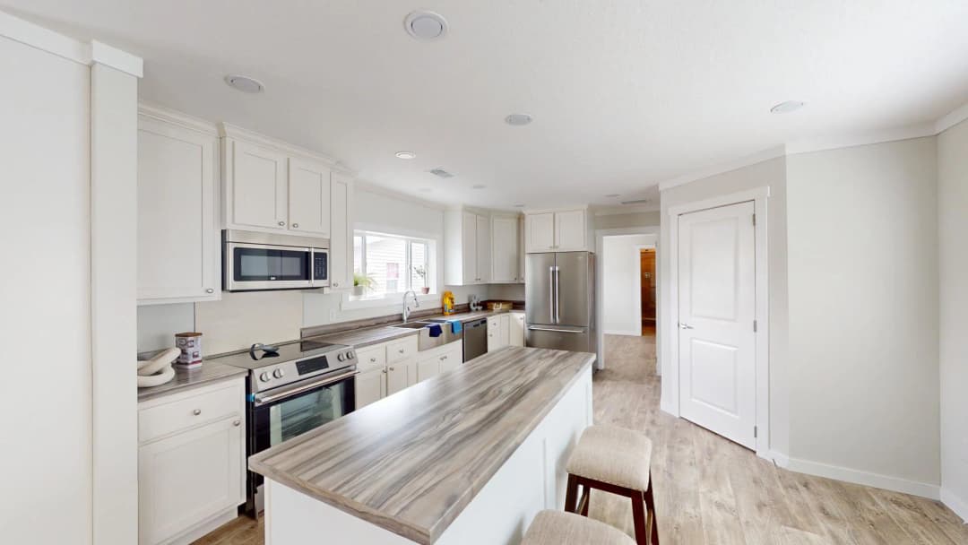 Pri1680-102 (the bailey) kitchen home features