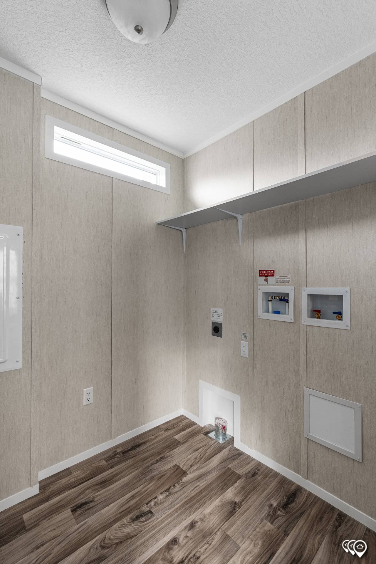 Arc1680-8004 interior home features