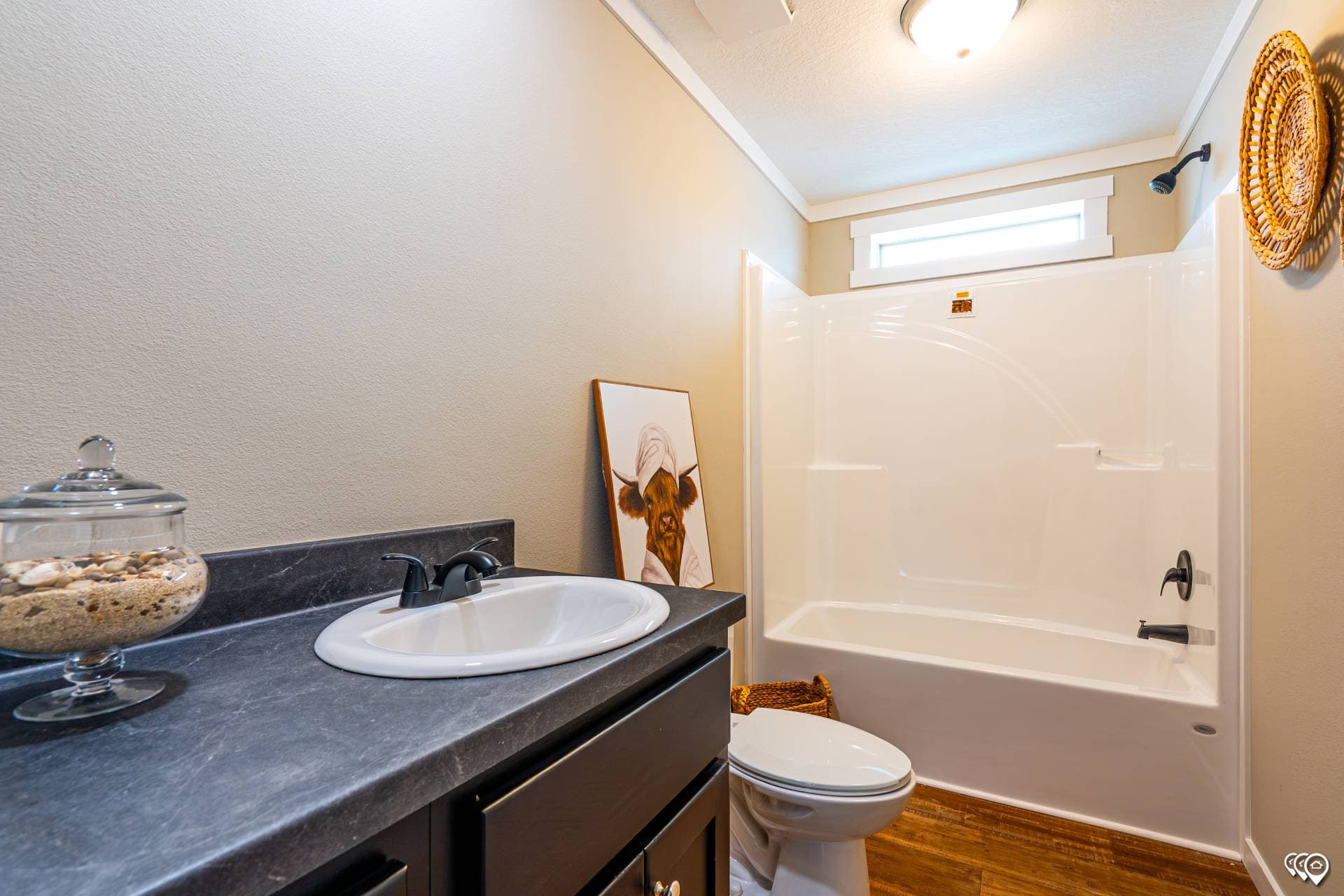 Pri3270-201 bathroom home features