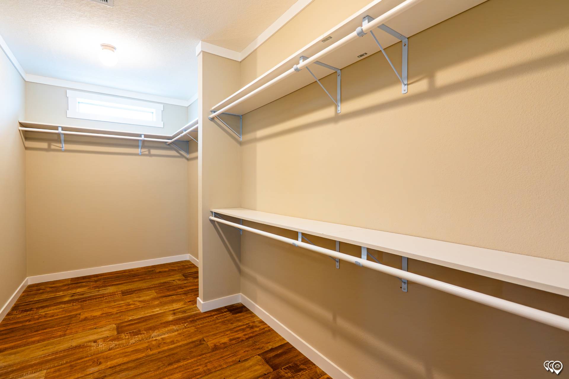 Pri3270-201 interior home features