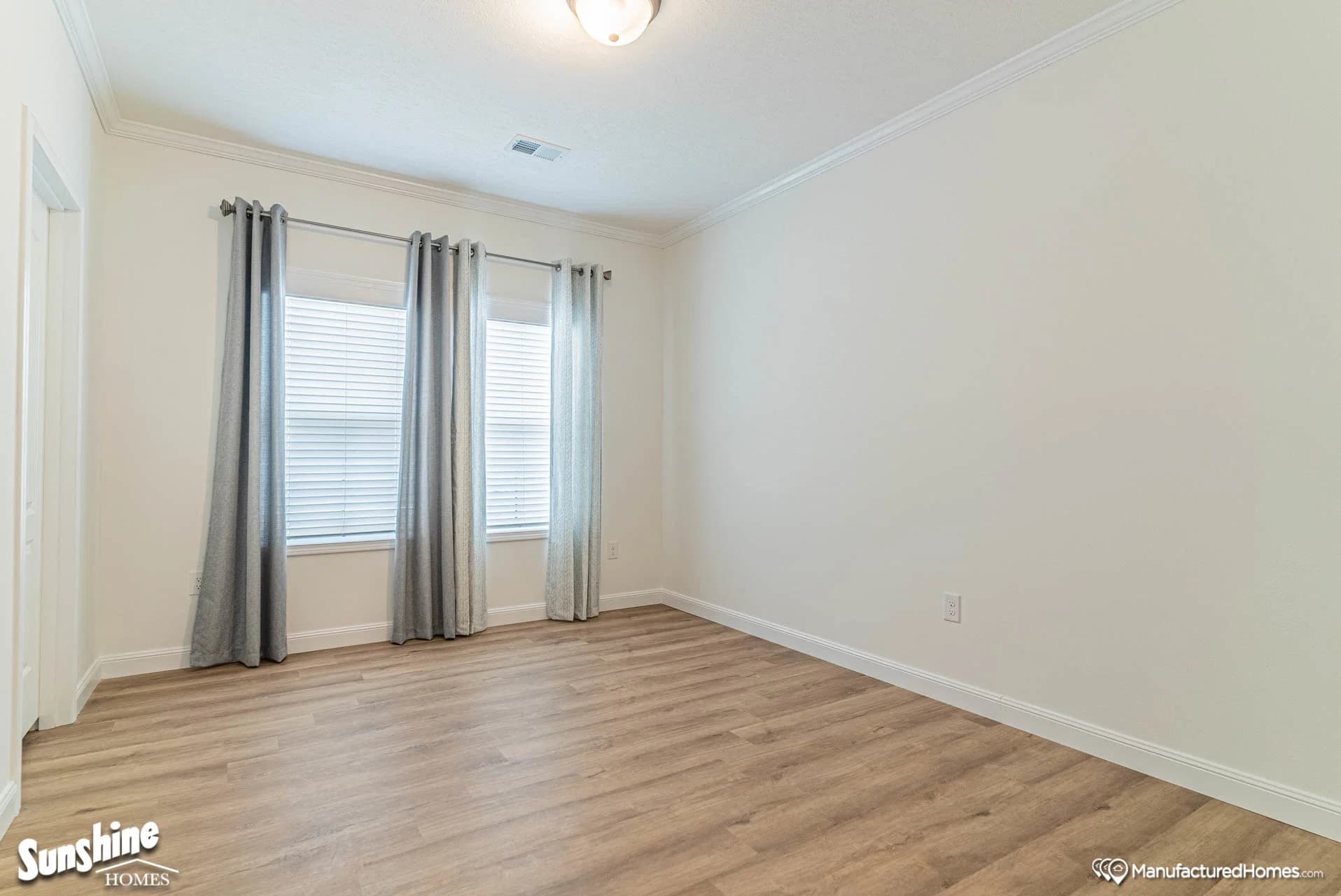 Pri3284-2058 interior home features