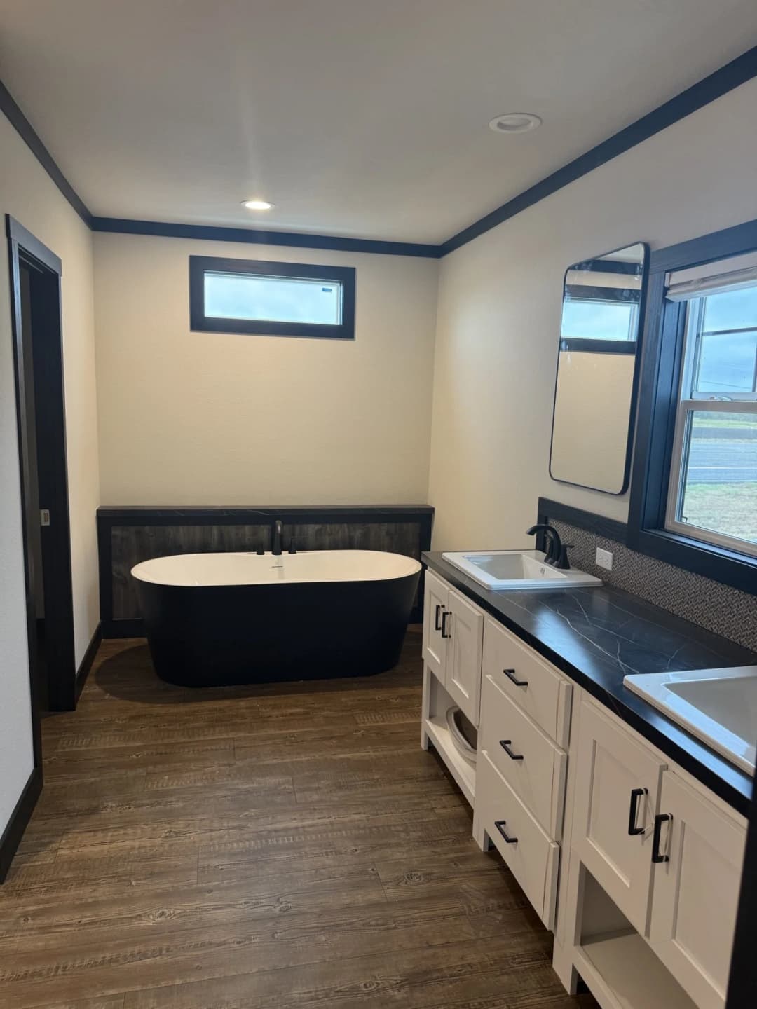 Lazy creek landing  bathroom home features