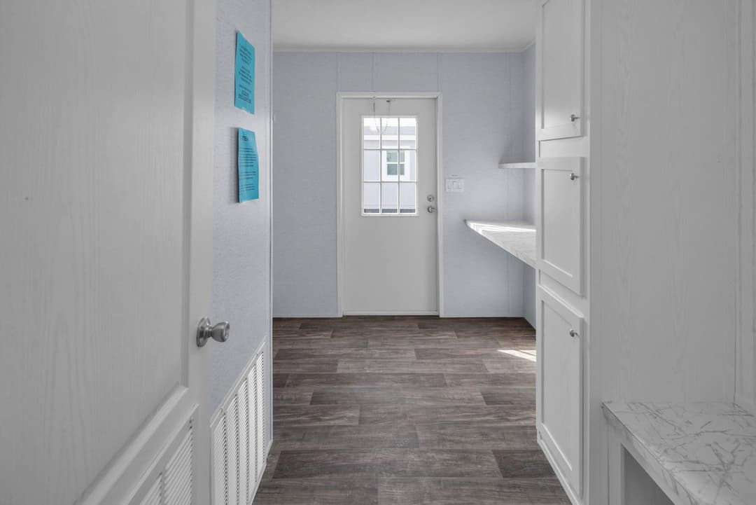 Valu maxx premier 32643e bedroom home features