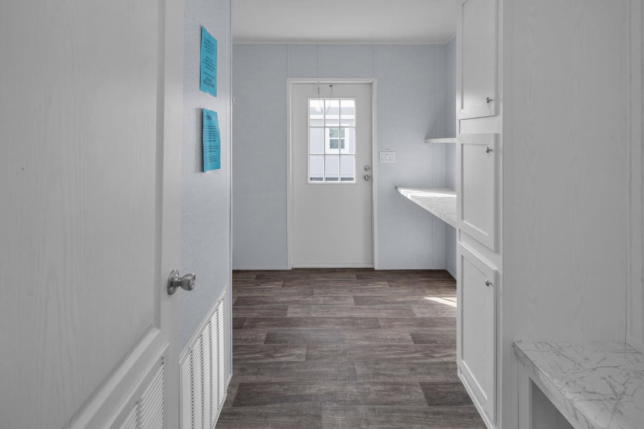 Valu maxx premier 32643e bedroom home features