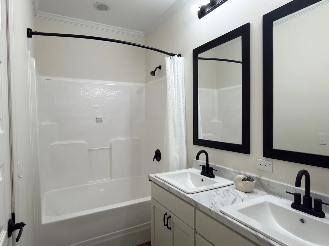Briarritz b bathroom home features