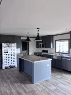 Everett elite kitchen home features