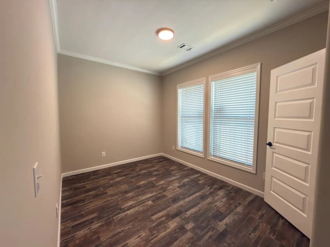 Wl-monl-6809 bedroom home features