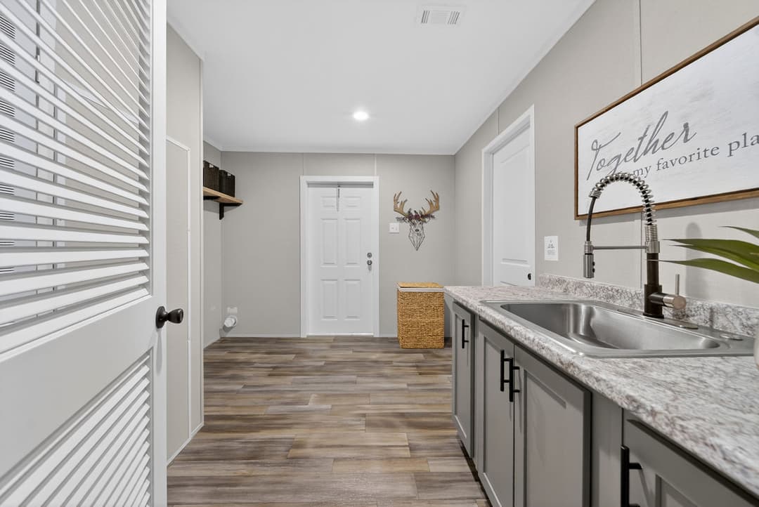 Manning bathroom home features